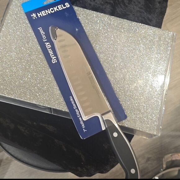 Henckels Synergy Forged Hollow Edge 7" Santoku Knife - Picture 8 of 8